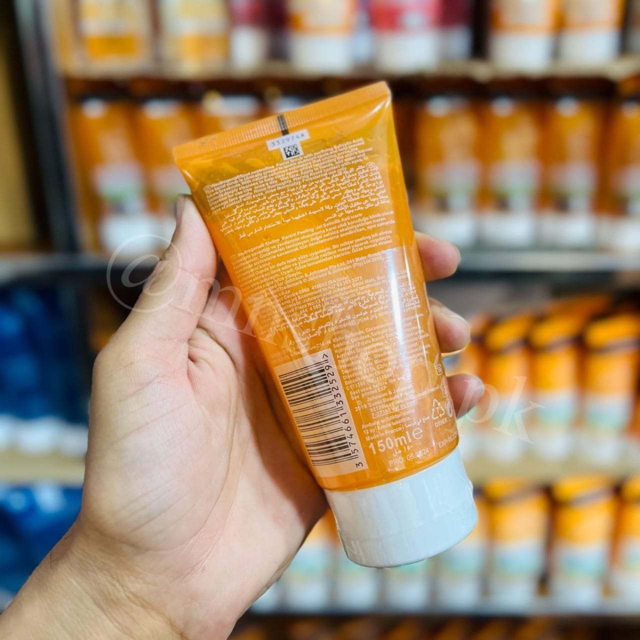 Neutrogena Spot Controlling Facial Scrub - 150ml