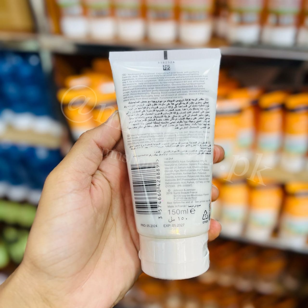 Neutrogena® Blackhead Eliminating Daily Face Scrub